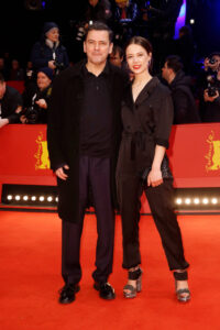Paula Beer und Christian Petzold auf dem roten Teppich der Berlinale 2020. Foto: IMAGO / Eventpress