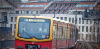 Ein Zug der S7 auf dem Weg nach Ahrensfelde. Bild: IMAGO/Rüdiger Wölk