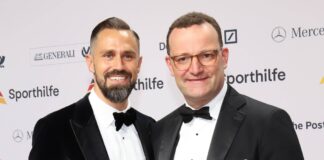 Jens Spahn und sein Mann Daniel Funke. Bild: IMAGO / Hartenfelser