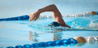 Die Mitarbeiter der Berliner Schwimmbäder sind am Montag zum Streik aufgerufen. Bild: iStock/Getty Images Plus/PeopleImages