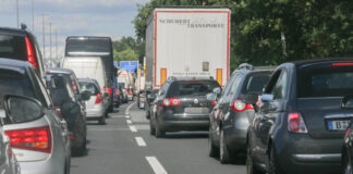 Die A115 wird wegen einer Sprengung im Grunewald gesperrt. Archivbild: IMAGO/Rolf Kremming