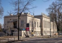 Am Biergarten Zenner wird eine Ampel eingerichtet. Bild: IMAGO/Bernd Friedel