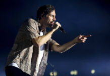 Max Giesinger auf der Bühne.