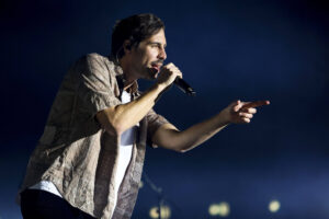 Max Giesinger auf der Bühne.