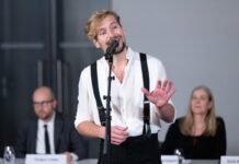 Felix Räuber, Musiker, singt in Dresden.