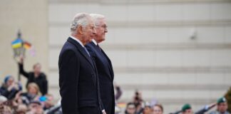 König Charles III. von Großbritannien von Bundespräsident Frank-Walter Steinmeier mit militärischen Ehren begrüßt.