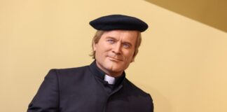 Das Bud Spencer Museum präsentiert eine Terence Hill-Wachsfigur in seiner Rolle als «Priester Don Matteo».