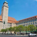 Rathaus Neukölln: Am 26. April tritt dort wieder die Bezirksverordnetenversammlung zusammen. Archivbild: IMAGO/agefotostock