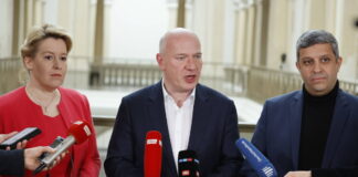 Präsentierten am 2. April gemeinsam den Koalitionsvertrag: CDU-Spitzenkandidat Kai Wegner (Mitte) mit den SPD-Chefs Franziska Giffey und Raed Saleh. Bild: IMAGO/Metodi Popow