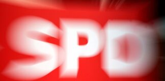 Das Logo der SPD in der Parteizentrale in Berlin.