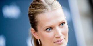 Toni Garrn kommt zur Veranstaltung «Frauen 100» ins Hotel de Rome in Berlin.