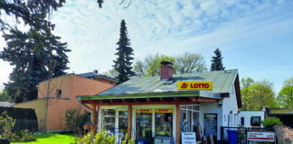 Mitten im Wohngebiet steht der liebevoll geführte Kiosk. Foto: Martin Schwarz