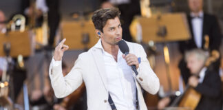 Von Musical bis Comedy: Lars Redlich fühlt sich auf vielen Bühnen wohl. Und bringt eine wichtige Botschaft mit. Foto: IMAGO / POP-EYE