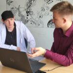 Colin Wittlich von der Rhein Main Verlags GmbH erklärt im Interview, wie Unternehmer KI und SaleLocal für sich nutzen können. Foto: Beate Tomann