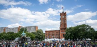 Teilnehmer einer Demonstration gegen Einschränkungen beim Radwegeausbau in Berlin.