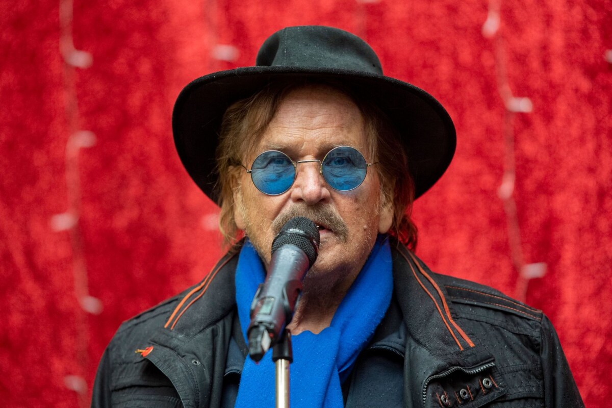 Frank Zander Musiker Frank Zander spricht bei einer Weihnachtsaktion für Obdachlose und Bedürftige in Berlin.