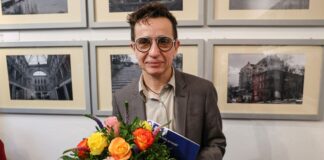 Masha Gessen, Publizistin aus den USA, steht nach der Übergabe des Hannah-Arendt-Preises im Veranstaltungsraum F61.