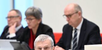 Hans-Christoph Berndt, Brandenburger AfD-Fraktionsvorsitzender, spricht im Landtag.