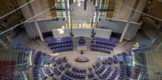 Blick in den Plenarsaal des Deutschen Bundestags.
