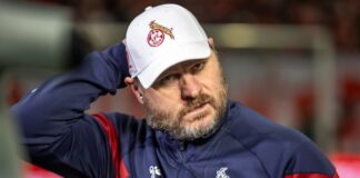 Trainer Steffen Baumgart von 1. FC Köln blickt konzentriert.