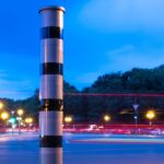 Eine Blitzsäule steht am Kreisverkehr an der Siegessäule.