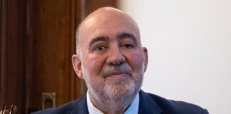 Ron Prosor auf einer Veranstaltung zum Internationalen Holocaust-Gedenktag in der israelischen Botschaft in Berlin.