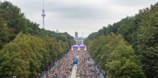 Die Teilnehmer des  Marathon beim Start.