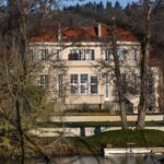 Blick auf das Gästehaus am Lehnitzsee im Potsdamer Stadtteil Neu Fahrland.