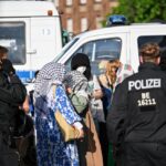 Die pro-palästinensischen Besetzer des Instituts für Sozialwissenschaften der Berliner Humboldt-Universität (HU) haben mit Polizeibegleitung das Gebäude verlassen.