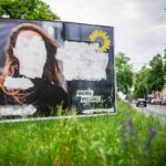 Ein Plakat mit dem Bild von Terry Reintke, Spitzenkandidatin der Grünen für die Europawahl, ist mit weißer Farbe überstrichen worden.
