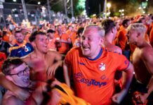 Fans der Niederländischen Nationalmannschaft können sich auf das Halbfinale freuen.