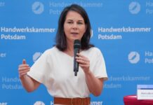 Annalena Baerbock spricht vor Unternehmern in Potsdam.