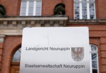 Ein Minderjähriger steht ab Mittwopch vor dem Landgericht in Neuruppin. Der Vorwurf: Er soll einen Anschlag auf einen Weihnachtsmarkt in Leverkusen geplant haben.