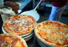 Beim Pizza-Festival im Park am Gleisdreieck geben 15 Berliner Pizzerien Kostproben ihres Könnens. (Symbolfoto)