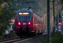 Wegen Unpünktlichkeit müssen die Bahnunternehmen in Brandenburg Vergütungen an das Land zurückzahlen. 