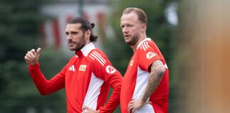 Christopher Trimmel (l) spürt auch die Arbeit des neuen Trainers.