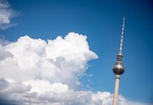 Trotz einiger Wolken am Himmel wird es in der Hauptstadtregion am Donnerstag sommerlich heiß. (Archivfoto)