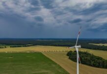 Dunkle Wolken bringen am Freitag Regen und Wind in die Hauptstadtregion. (Archivfoto)