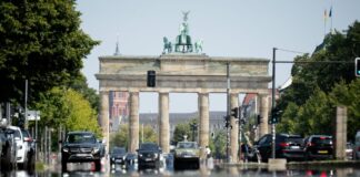 Bis zu 30 Grad erwartet die Menschen in Berlin und Brandenburg am Montag. (Archivfoto)