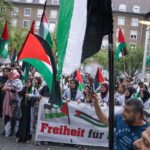 Zu der Demonstration unter dem Motto «Hands off Lebanon now - In Solidarität mit Libanon & Palästina» war in sozialen Netzwerken aufgerufen worden.