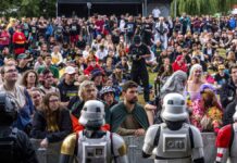Fantasy-Fans und Comic-Liebhaber feiern beim Elbenwald-Festival in Cottbus.