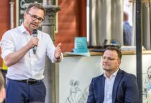 CDU-Spitzenkandidat Jan Redmann mit CDU-Bundesvize Jens Spahn in Spremberg.