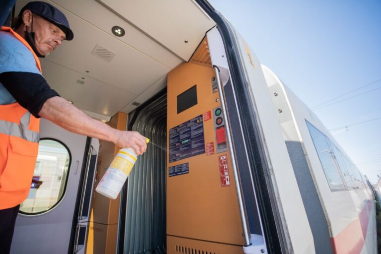 Bahn plant ICE-Reinigung in Berlin-Schönholz