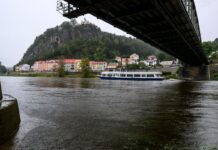 Die Elbe steigt momentan aufgrund massiver Regenfälle stark an.