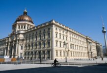 Kunstschaffende und Wissenschaftler fordern einen anderen Umgang mit der rekonstruierten Schlossfassade. (Archivfoto)