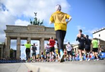 Mehr als 54.000 Läuferinnen und Läufer erreichten das Ziel in Berlin.