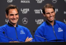 Roger Federer (l) wünscht sich, dass Rafael Nadal noch eine weitere Saison spielt. 