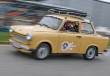 USA-Tour mit Hindernissen: Mit einem Trabant 601 hat Jan-Erik Nord aus Berlin Spenden für die Forschung an der seltenen Schmetterlingskrankheit gesammelt.