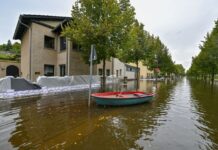 Die Pegelstände in den Hochwassergebieten sinken weiter leicht. 