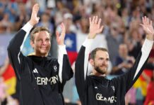 Nils Ehlers (l) war der überragende Akteur bei den Olympischen Spielen in Paris.